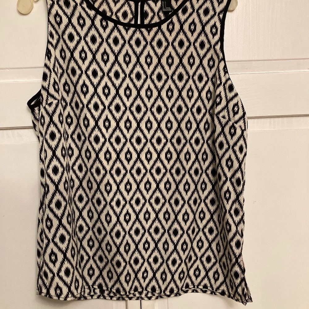 Forever 21 Silky Tank Blouse Ivory and Black Size Large